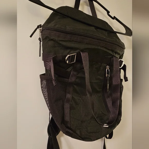 EUC! Olive Green Athleta Excursion Backpack - Picture 4 of 10